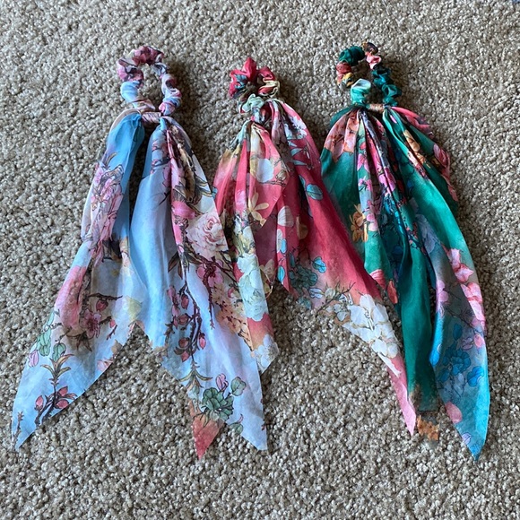 Pastel and floral hair-ties - Picture 1 of 4